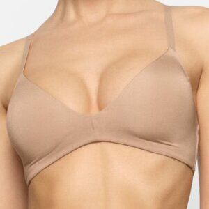 SKIMS Wireless Form T-Shirt Demi Bra- Clay